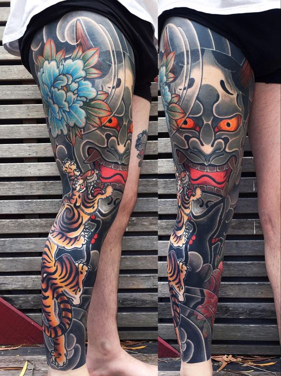 Tatouage Fleur, Démon Et Tigre Sur La Jambe