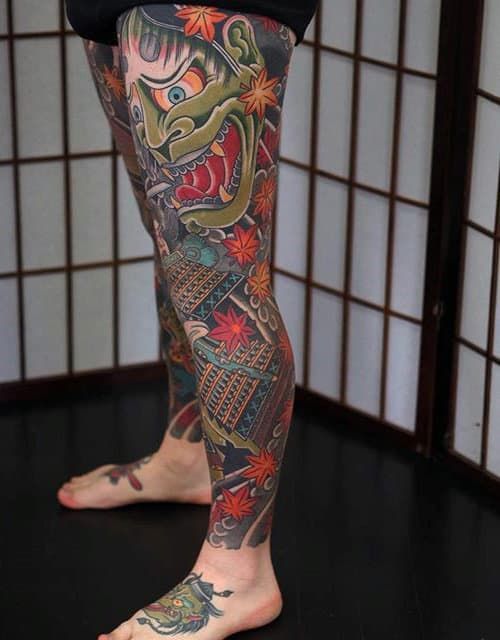 Tatouage Démon Vert Sur La Jambe