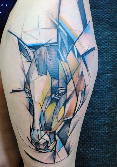Tatouage Cheval Géométrique Coloré Sur La Cuisse