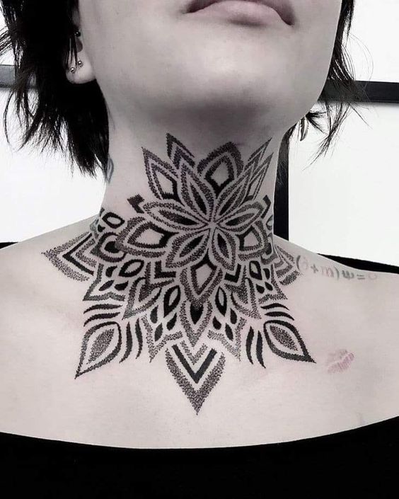 Tatouage Fleur Mandala En Dotwork Sur Le Cou