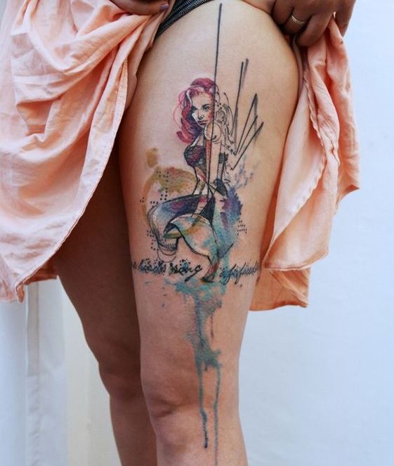 Tatouage Fille En Robe Sur La Cuisse