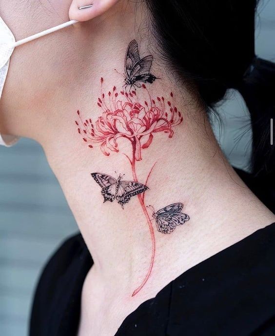 Tatouage Chrysanthème Rouge Et Papillons Sur Le Cou