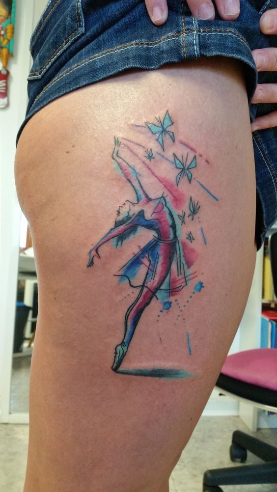 Tatouage Ballerine Et Papillon Sur La Cuisse