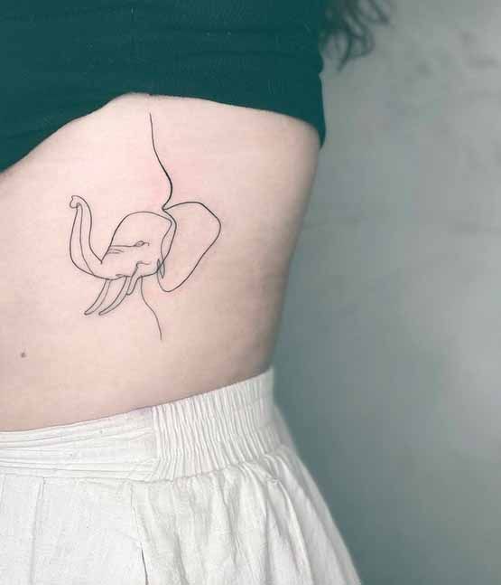 Tatouage éléphant En Lignes Fines Sur Les Côtes