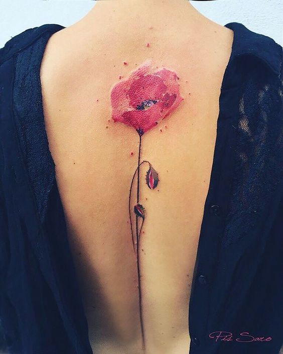 Tatouage Fleurs Rouges Sur La Colonne Vertébrale