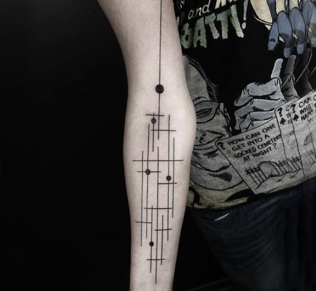 Tatouage Lignes Fines Et Cercles Noirs Sur L'avant Bras