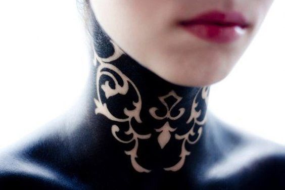 Tatouage Ornemental Black Work Sur Le Cou