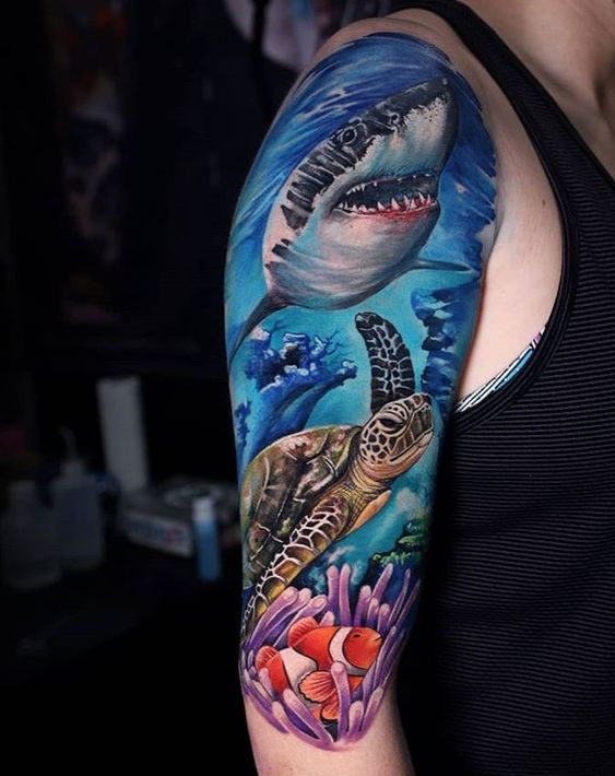 Tatouage Requin Et Tortues Sur Le Bras
