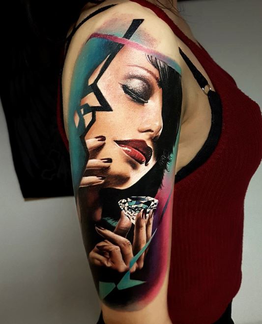 Tatouage Femme Et Diamant Sur Le Bras