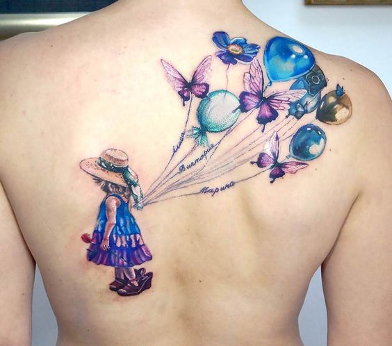 Tatouage Fille Avec Ballons Et Papillons Sur Le Dos