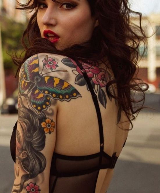 Tatouage Papillon Et Pin Up Sur Le Bras