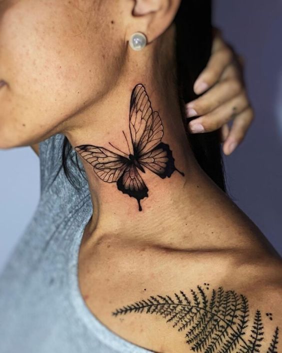 Tatouage Papillon à Effet Transaprent Sur Le Cou