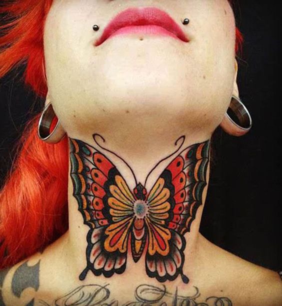 Tatouage Papillon Multicolore Sur Le Cou