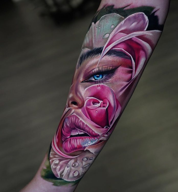 Tatouage Femme Et Pétales De Rose Sur L'avant Bras