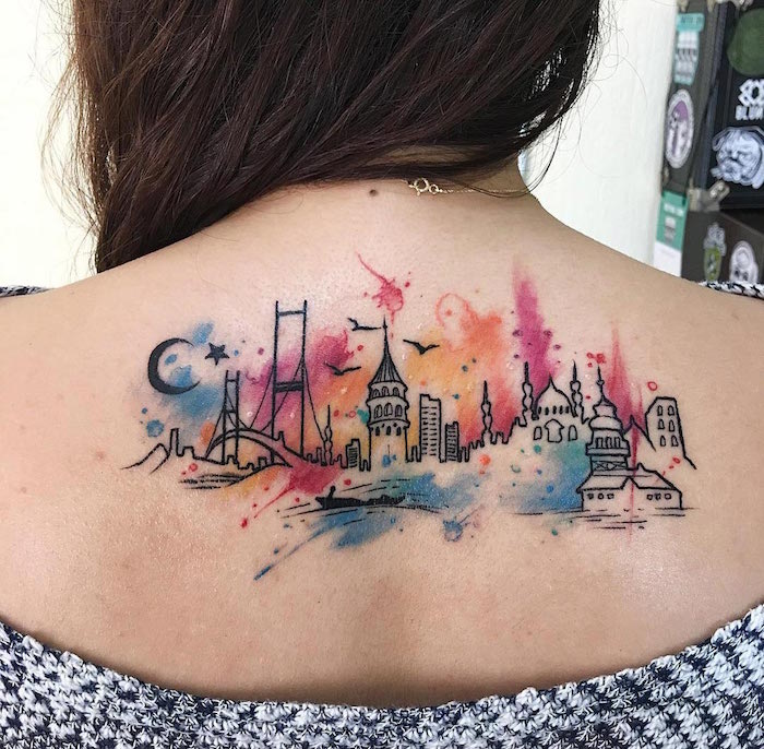 Tatouage Ville, Lune Et étoiles Sur Le Dos