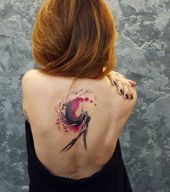 Tatouage Femme Qui Danse Sur Le Dos