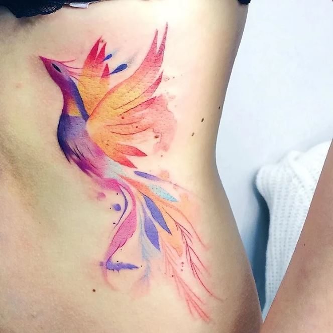 Tatouage Phoenix Multicolore Sur Les Côtes