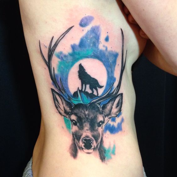 Tatouage Cerf, Loup Et Lune Sur Les Côtes