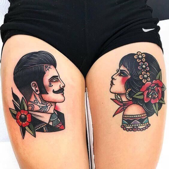 Tatouage Couple Avec Fleurs Rouges Sur La Cuisse
