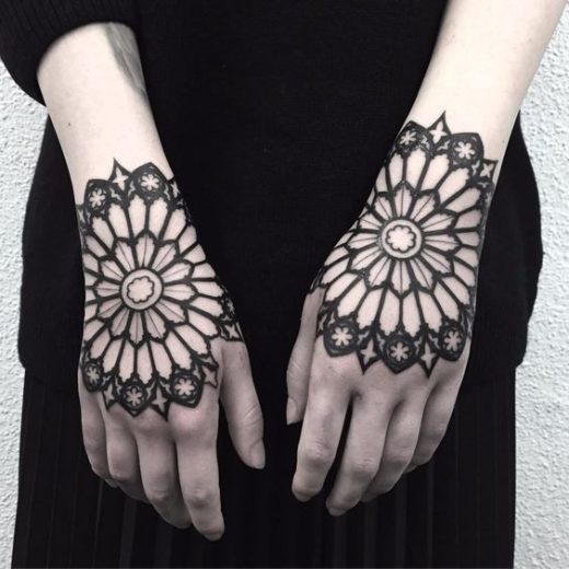 Tatouage Croix Mandala