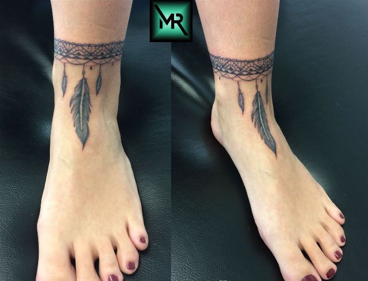 Tatouage Dentelle Avec Plumes Sur La Cheville