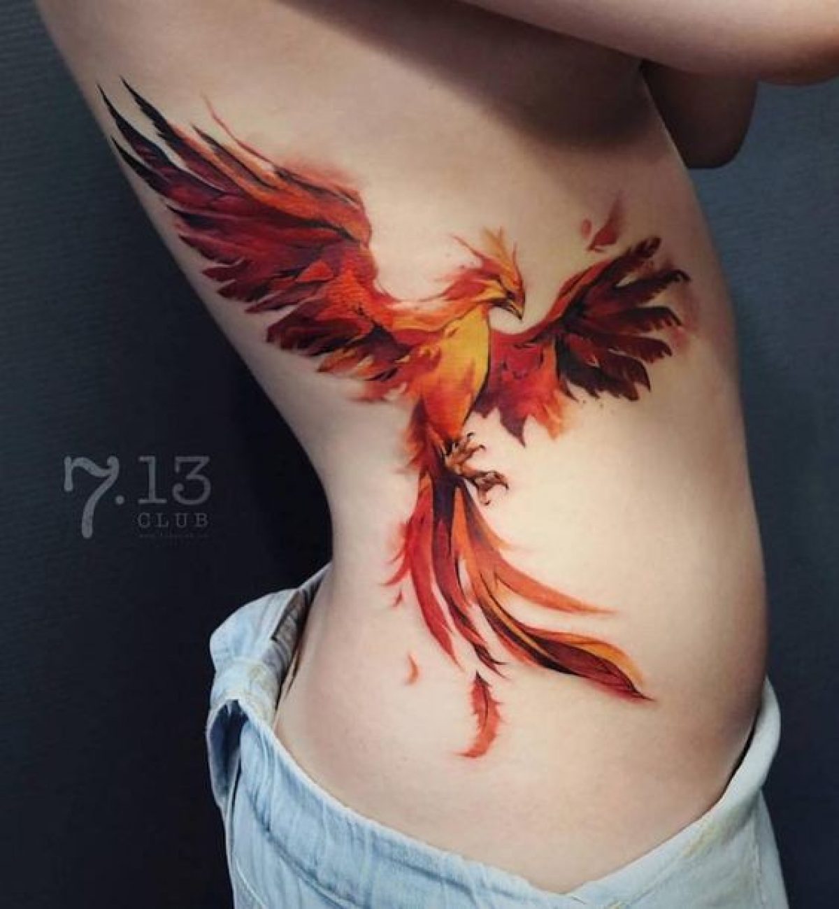 Tatouage Phoenix Orange Sur Les Côtes