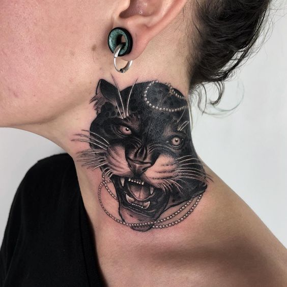 Tatouage Jaguar Noir Sur Le Cou