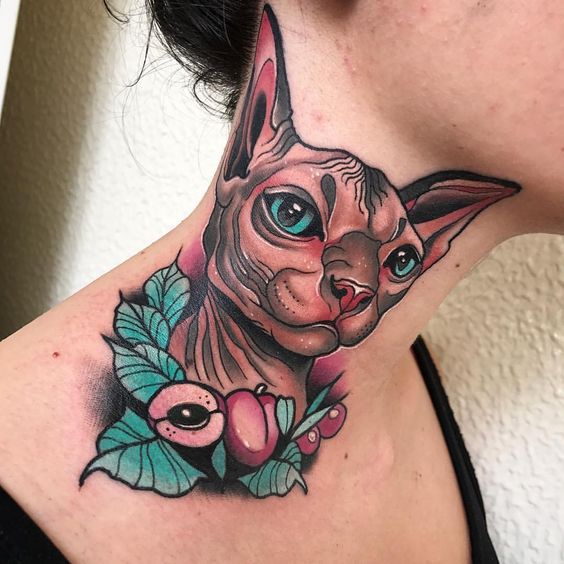 Tatouage Chat Siamois Coloré Sur Le Cou
