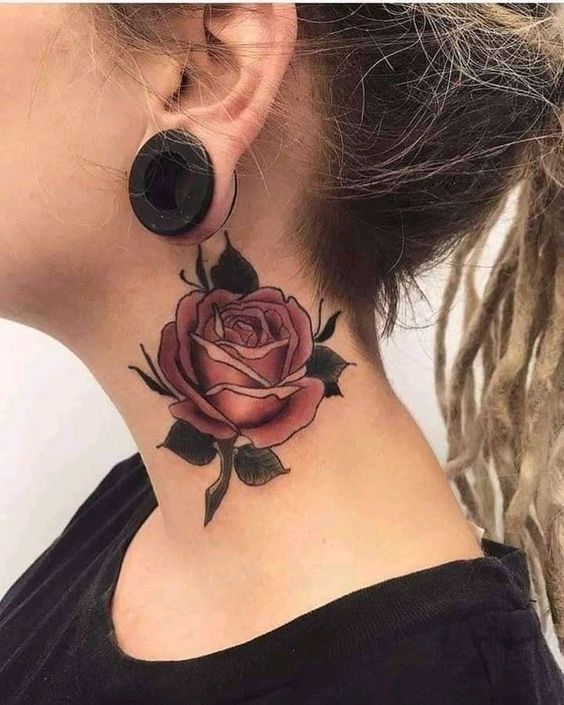 Tatouage Rose Rouge Sur Le Cou
