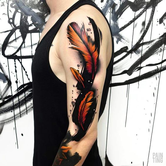 Tatouage Plumes Oranges Sur Le Bras