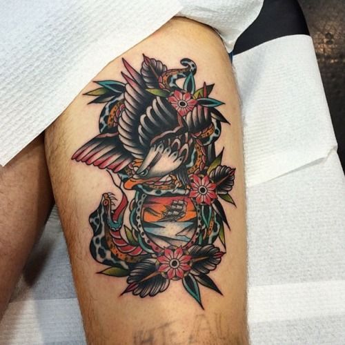 Tatouage Aigle, Serpent Et Fleurs Sur La Cuisse