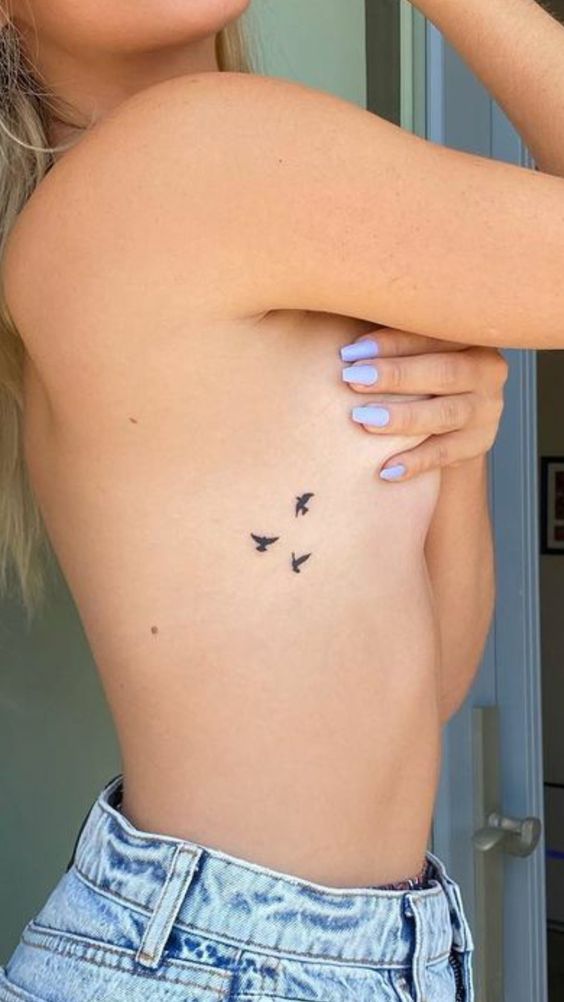Tatouage Oiseaux Discrets Sur Les Côtes