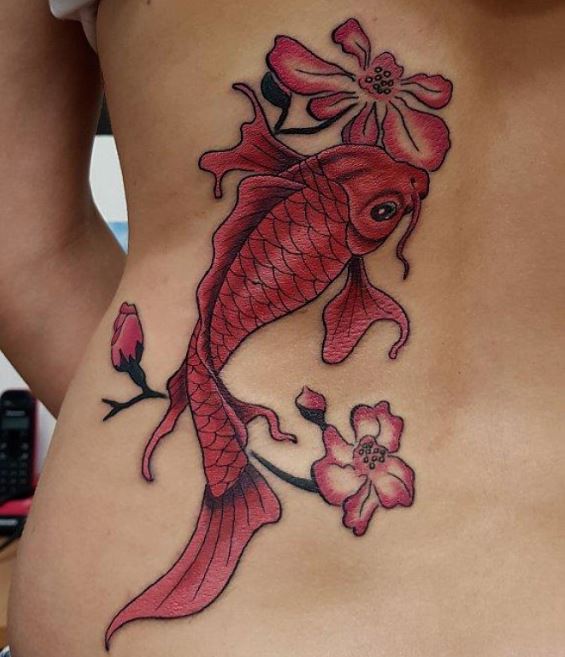 Tatouage Poisson Rouge Sur Les Côtes