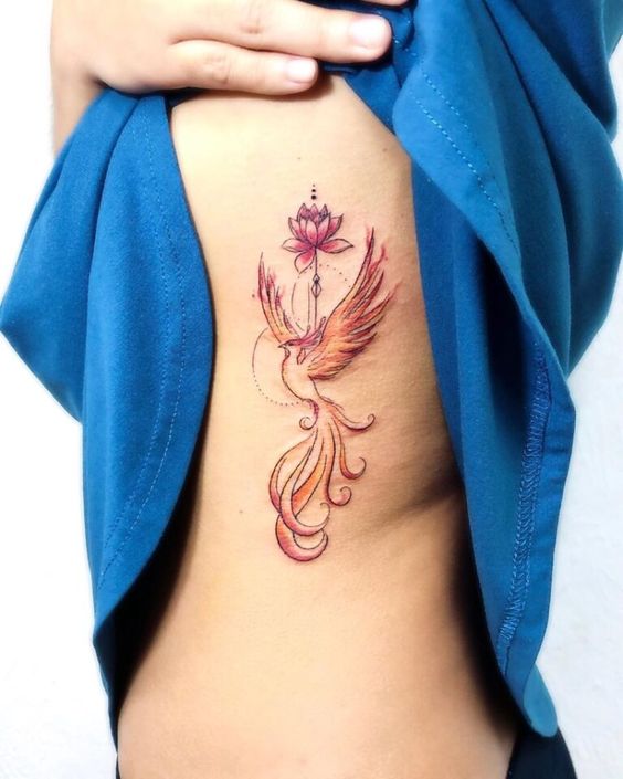 Tatouage Phoenix Orange Sur Les Côtes