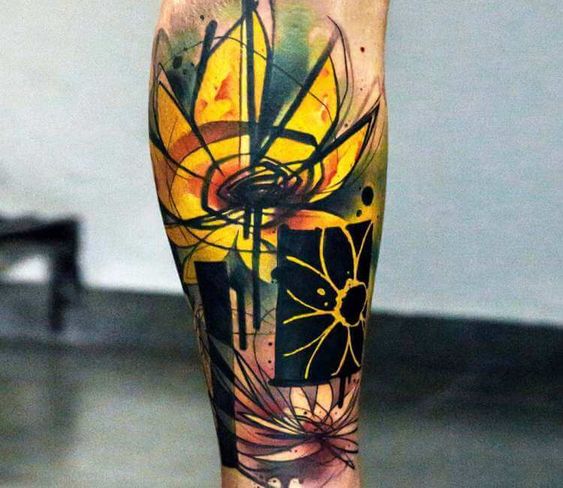 Tatouage Fleurs Jaunes Graphiques Sur La Jambe