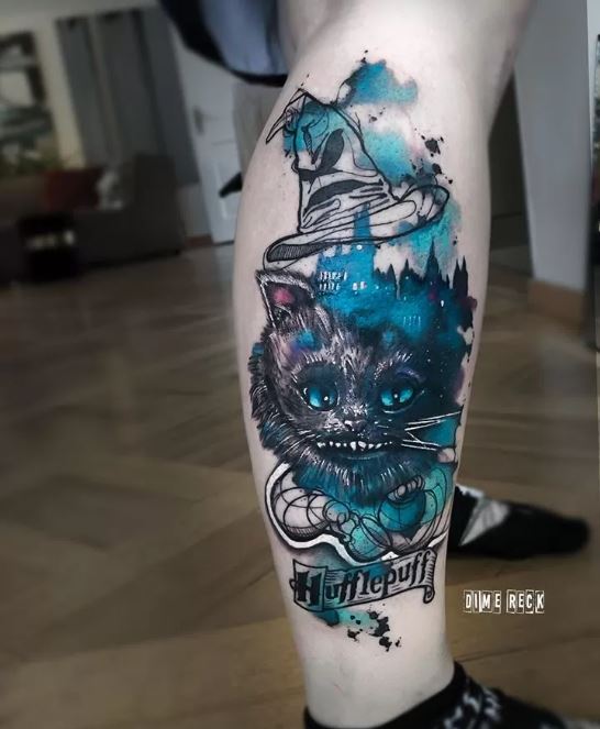 Tatouage Chat Du Chechire Et Choipeau Sur La Jambe