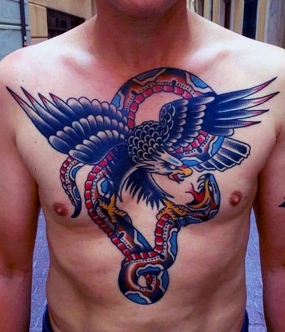 Tatouage Aigle Contre Serpent Sur Le Torse