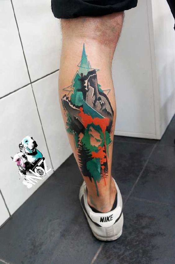 Tatouage Loup Et Arbres Sur La Jambe