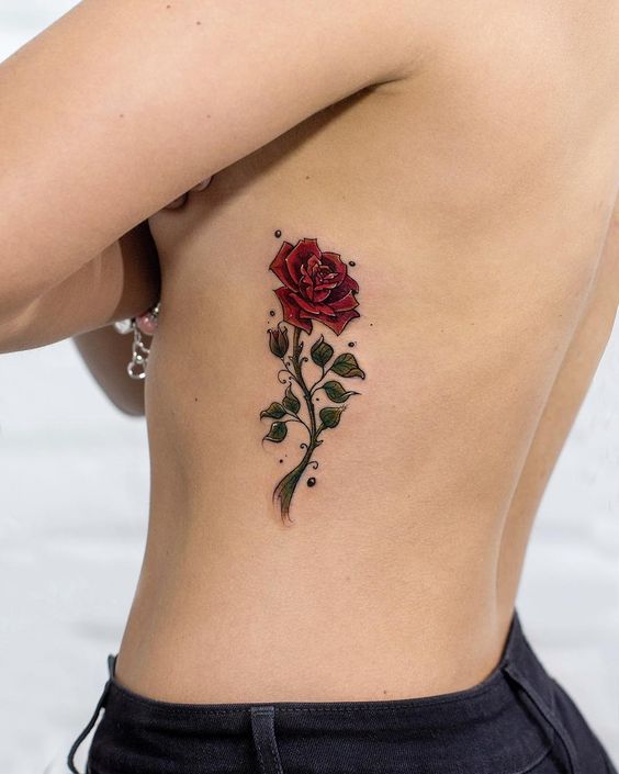 Tatouage Roses Rouges Sur Les Côtes