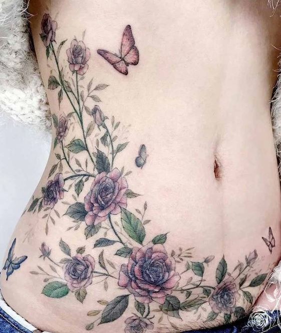 Tatouage Roses Buisson Et Papillon Sur Les Côtes