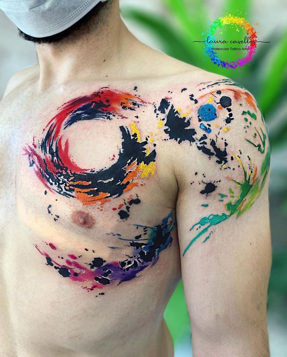 Tatouage Abstrait Sur Le Torse