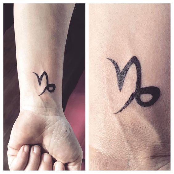 Tatouage Signe Capricorne à L'encre Noire Sur Le Poignet