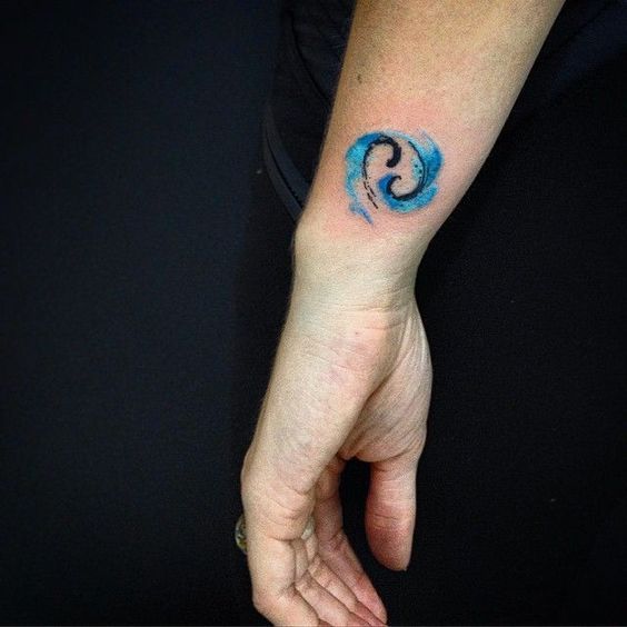 Tatouage Signe Du Cancer En Aquarelle Sur Le Poignet