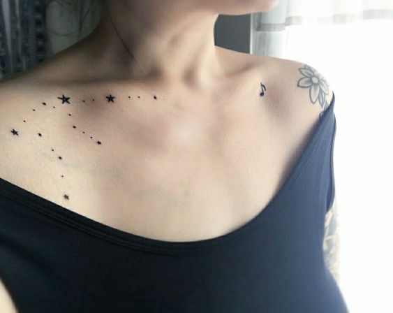 Tatouage Constellation Du Verseau Sur La Clavicule