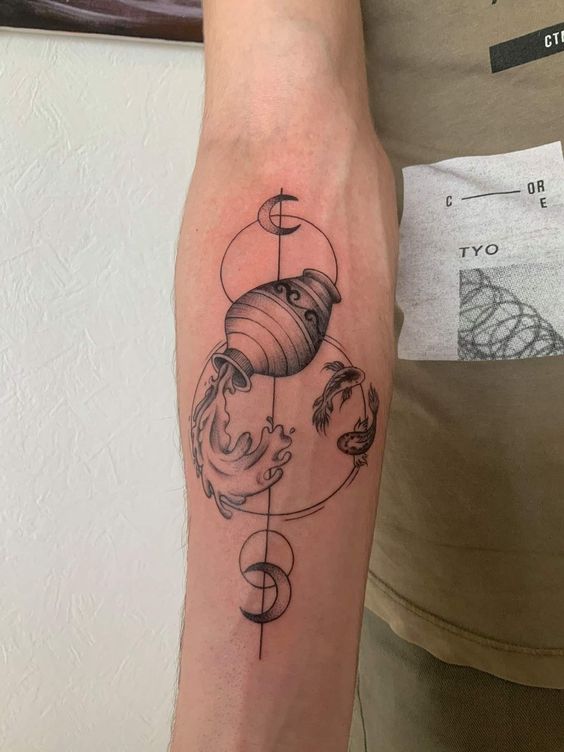 Tatouage Vase Renversée Avec Cercles Et Lunes Sur L'avant Bras