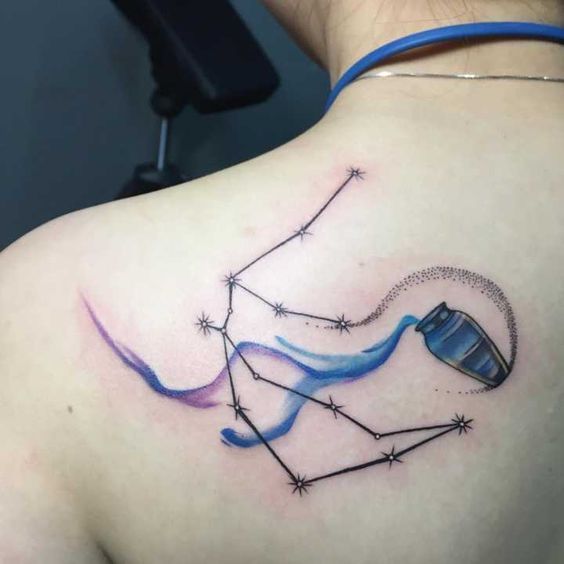Tatouage Vase, Constellation Et Dots Sur Le Dos