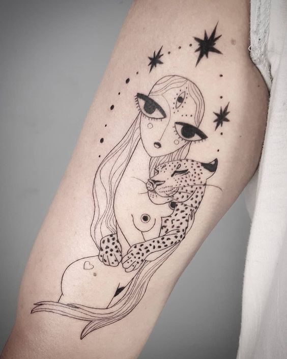 Tatouage Vierge Avec Troisième Oeil Et Léopard Sur Le Bras