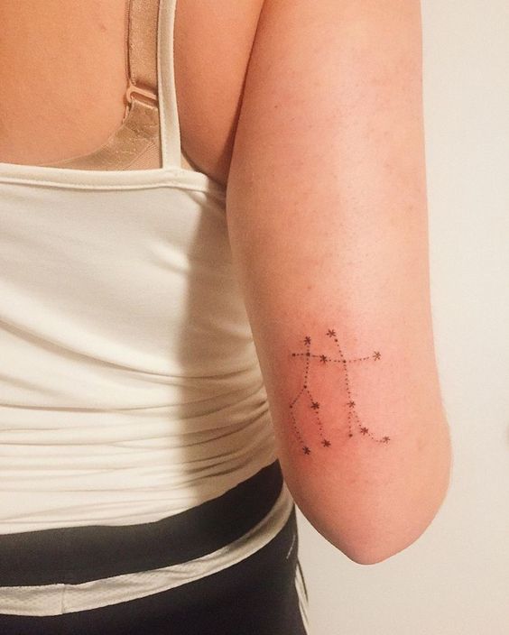 Tatouage Constellation Des Gémeaux Sur Le Bras