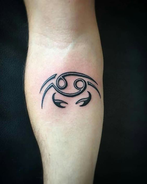 Tatouage Crabe Tribal Sur L'avant Bras