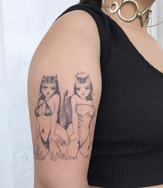 Tatouage Femmes Gémeaux Avec Cornes Et Auréole Sur Le Bras